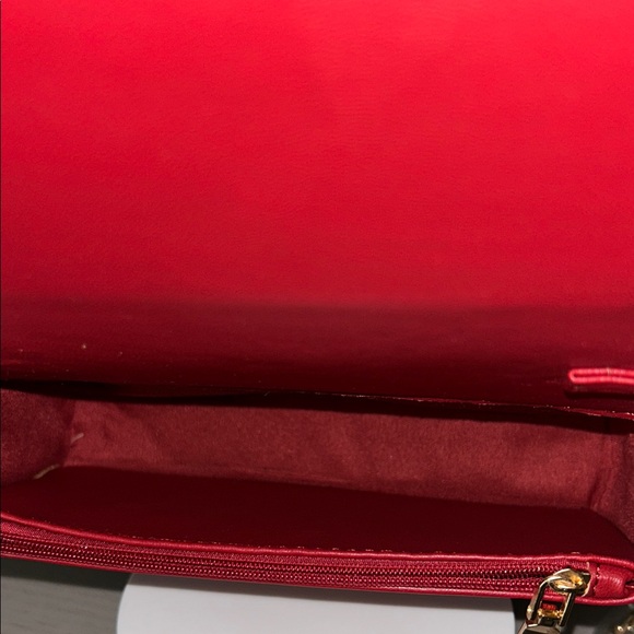 Badgley Mischka NWT Embossed Crossbody Bag with Gold Chain - Picture 8 of 9